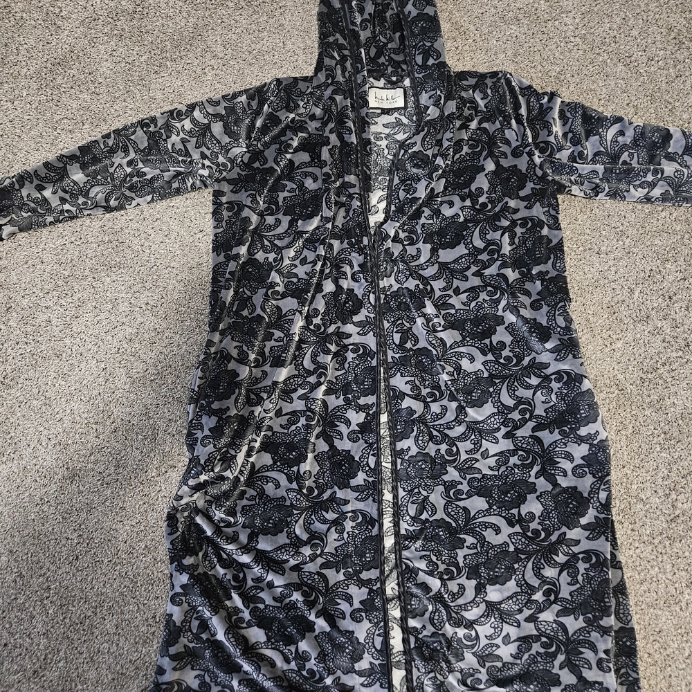 Nicole Miller Black and Gray Patterned Robe